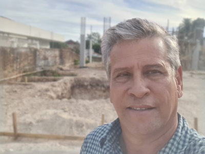 Ricardo Chimirri Candia destaca como a inteligência artificial revoluciona a gestão pública, otimizando decisões com base em dados.