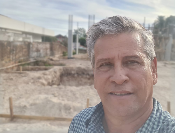 Ricardo Chimirri Candia destaca como a inteligência artificial revoluciona a gestão pública, otimizando decisões com base em dados.