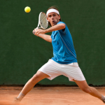 Teciomar Abila destaca a trajetória e o legado de Novak Djokovic como ícone do tênis mundial.