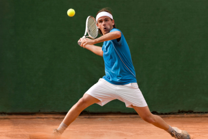 Teciomar Abila destaca a trajetória e o legado de Novak Djokovic como ícone do tênis mundial.