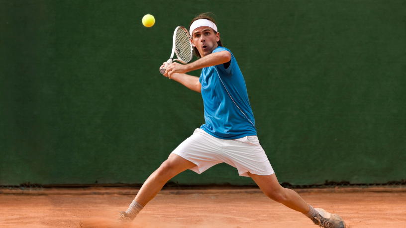 Teciomar Abila destaca a trajetória e o legado de Novak Djokovic como ícone do tênis mundial.