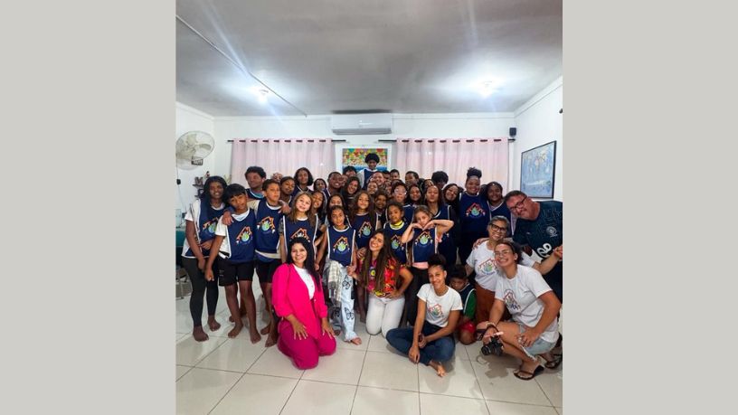 Entre abraços e sorrisos, Jaque Sobrinho vive uma tarde inesquecível na Casa Alegria com a Non Stop.